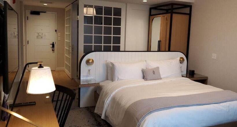 阁楼房, The Brenton