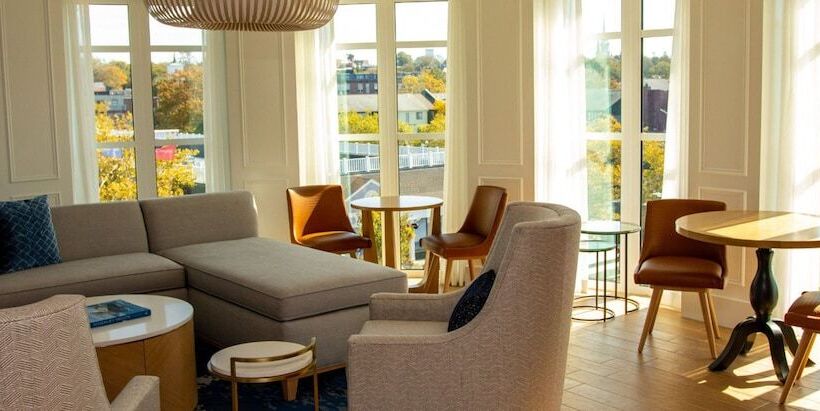 阁楼房, The Brenton