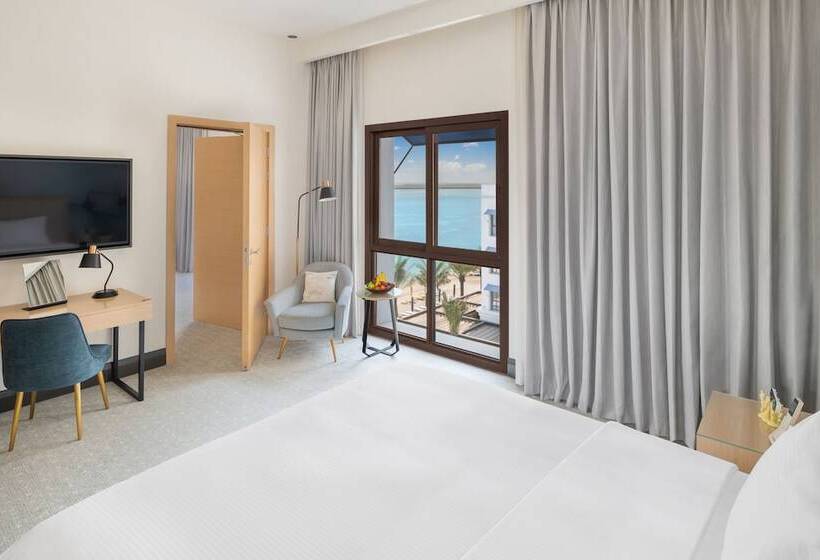 디럭스 룸 측면 바다 전망, Vida Beach Resort Umm Al Quwain