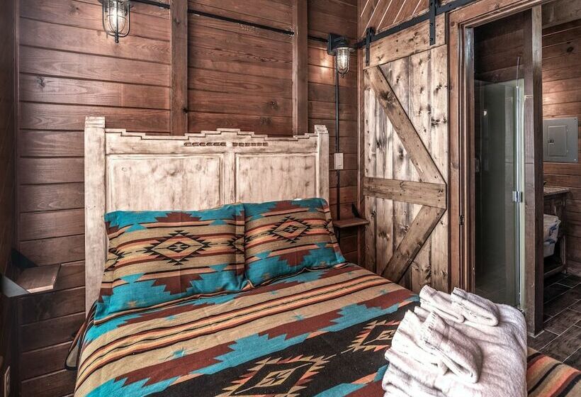 کابین, Midtown Riverfront