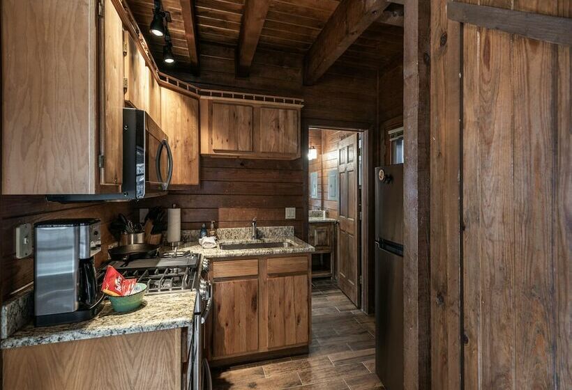 کابین, Midtown Riverfront