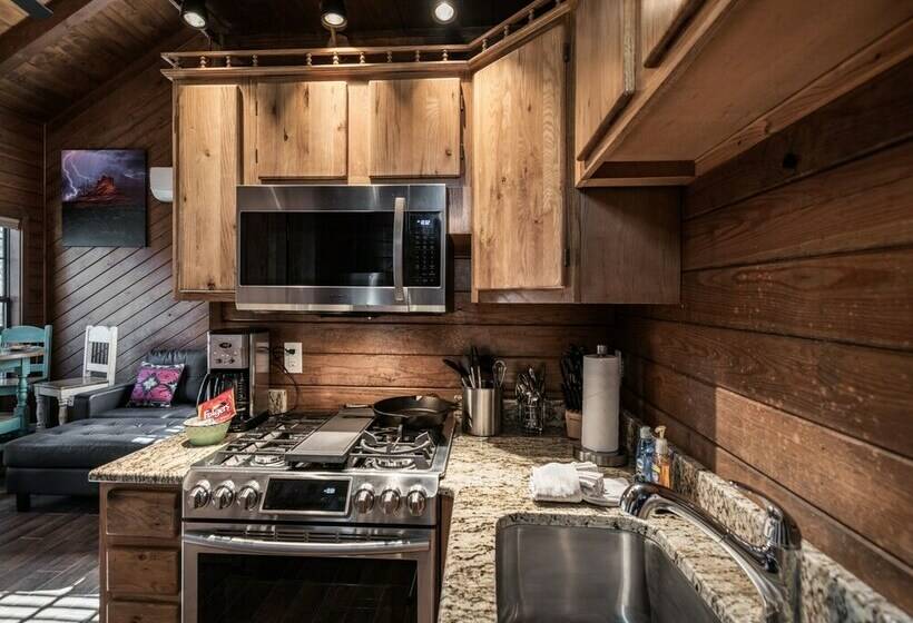 کابین, Midtown Riverfront