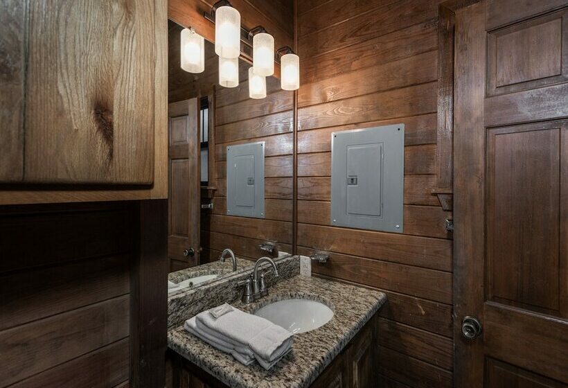 کابین, Midtown Riverfront