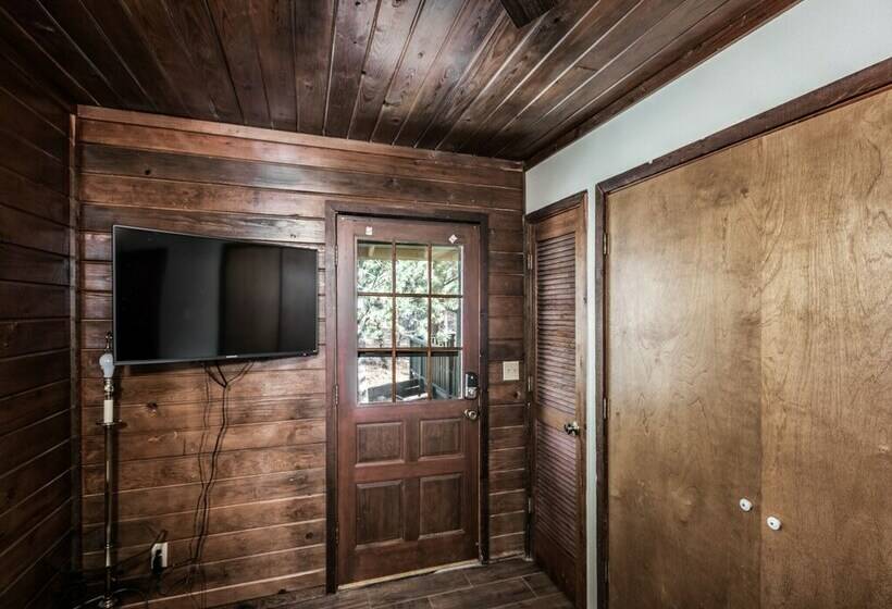 کابین, Midtown Riverfront