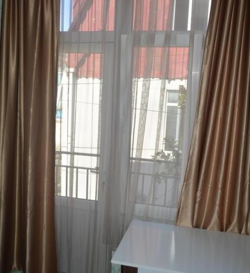 اتاق اکونومی یک تخته, Niks