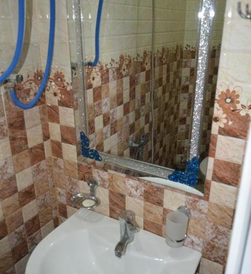 اتاق اکونومی یک تخته, Niks