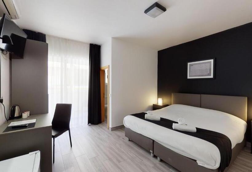 اتاق لوکس با بالکن, Block