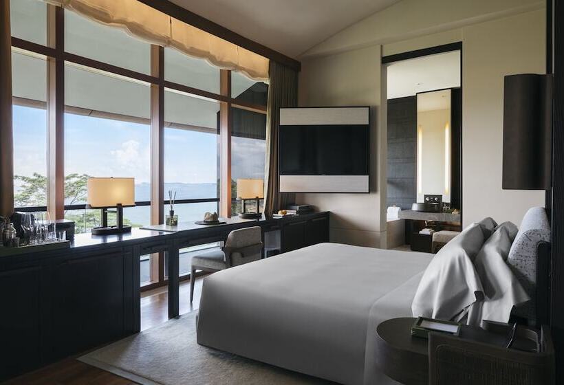 اتاق استاندارد با چشمانداز دریا, Capella Singapore