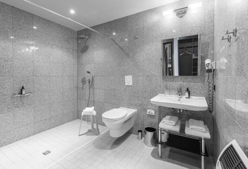 اتاق کلاسیک سه تخته, Titanic Comfort Kurfürstendamm