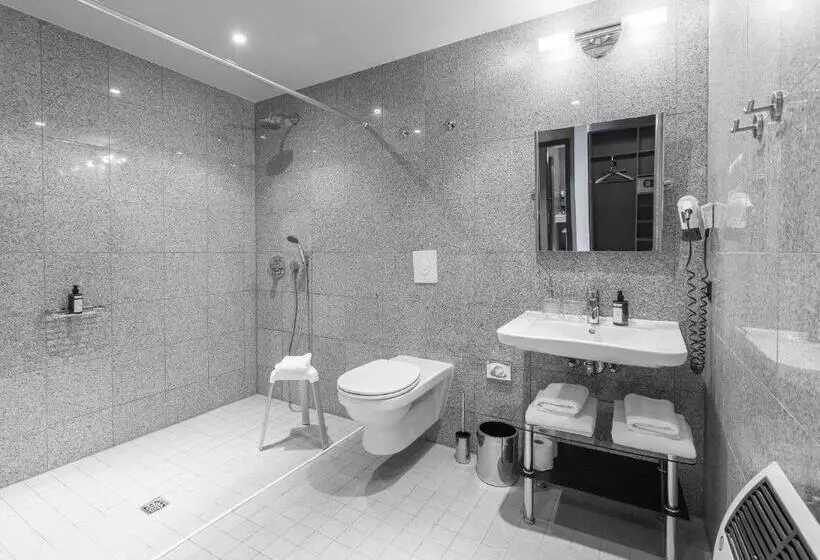 اتاق کلاسیک سه تخته, Titanic Comfort Kurfürstendamm