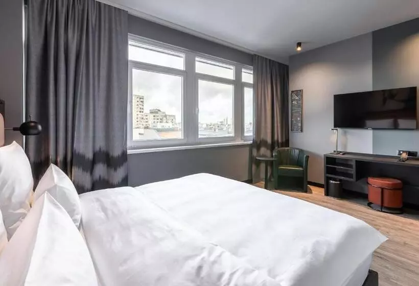 اتاق کلاسیک سه تخته, Titanic Comfort Kurfürstendamm