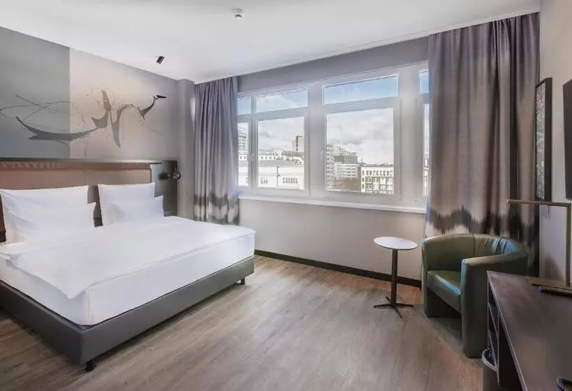 اتاق کلاسیک سه تخته, Titanic Comfort Kurfürstendamm