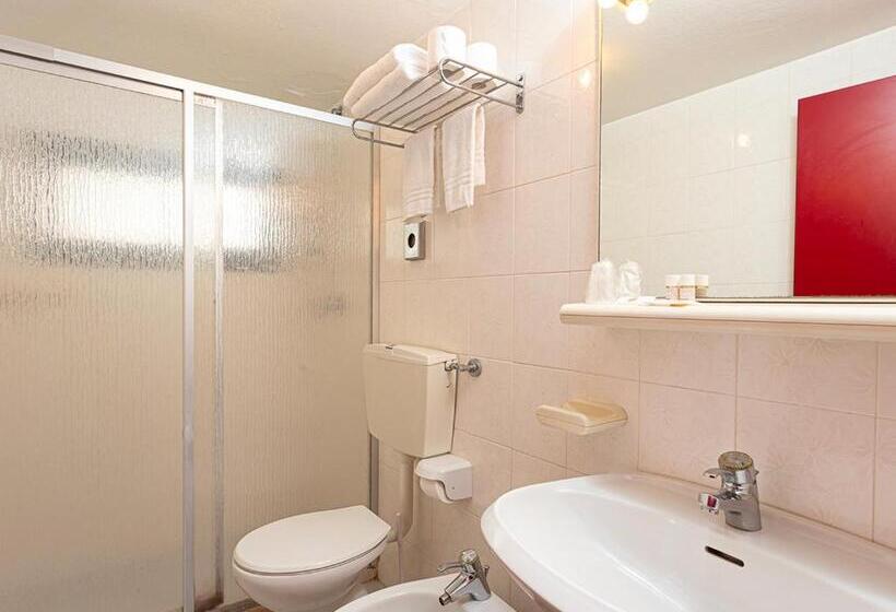 四人标准间, Corona Milano Marittima