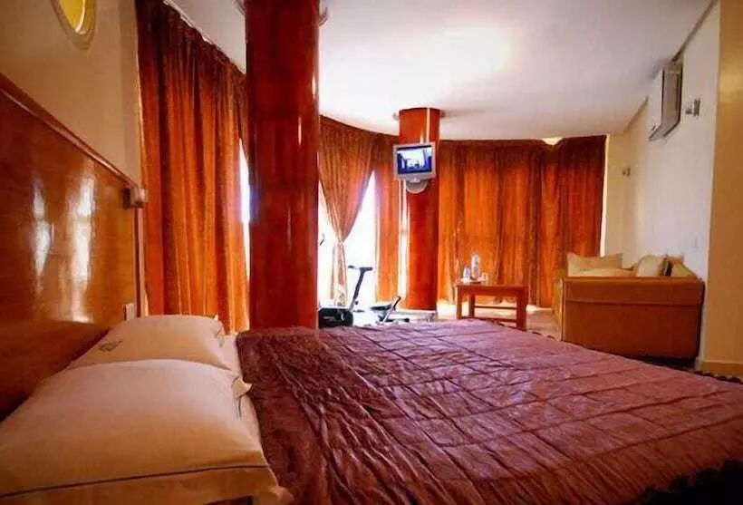 سوییت جونیور, La Perla