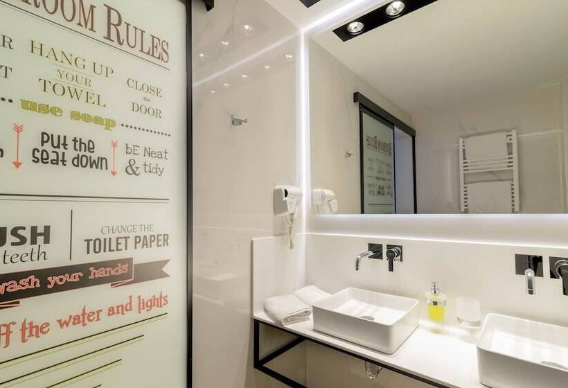 חדר סטנדרט לשלושה, Kastro