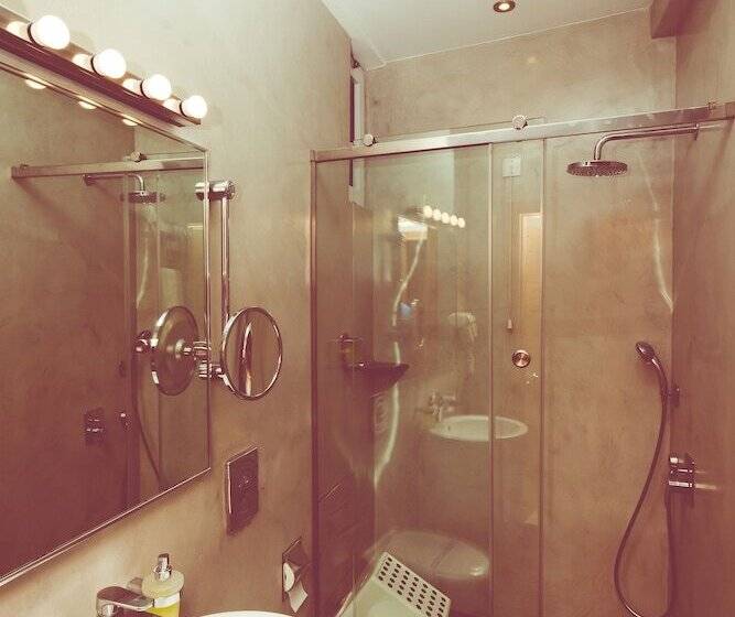 חדר סטנדרט, Kastro