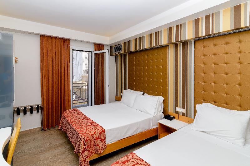 חדר סטנדרט לשלושה, Kastro