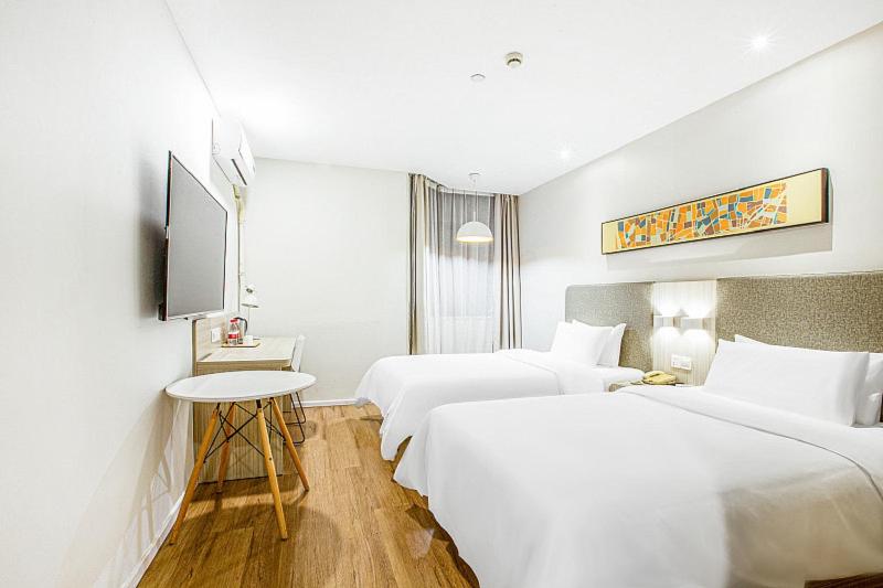 חדר סטנדרט, Kastro