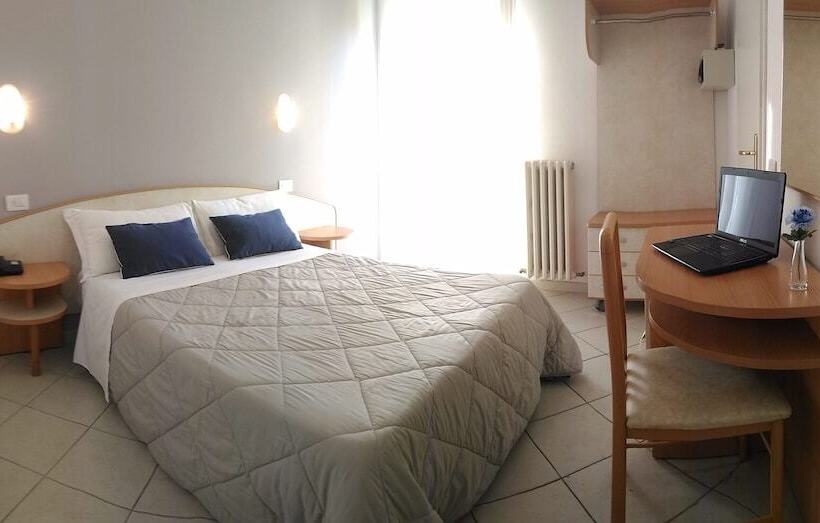 חדר סטנדרט עם מרפסת ונוף לגינה, Prestige