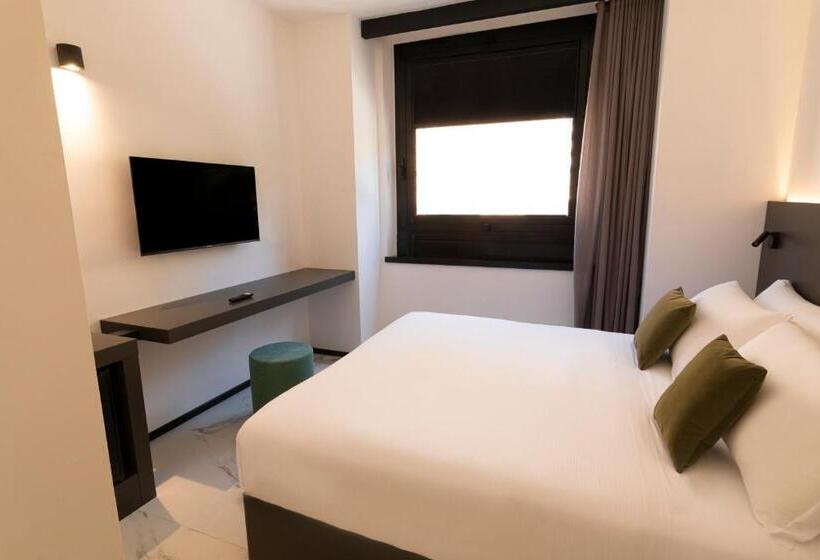 Номер Стандарт, The City