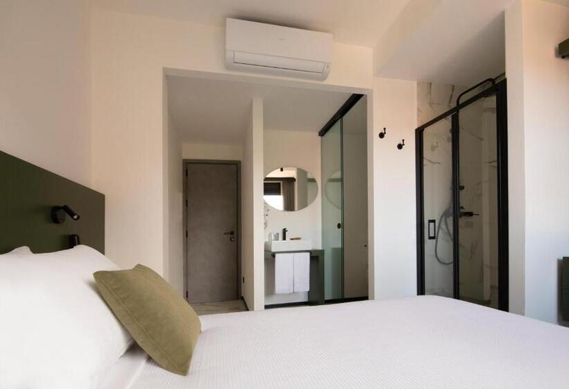 Номер Стандарт, The City