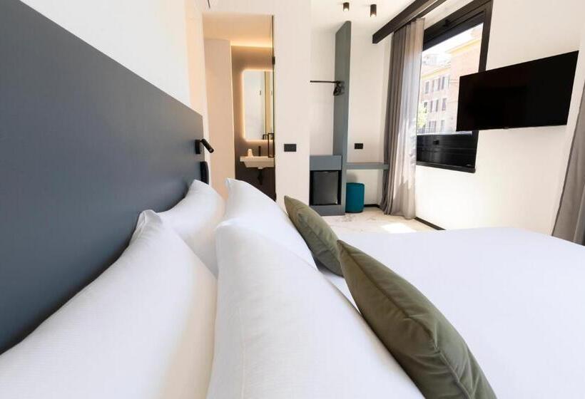 Номер Стандарт, The City