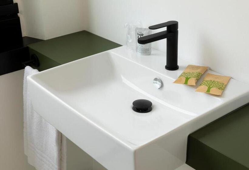 Номер Стандарт, The City