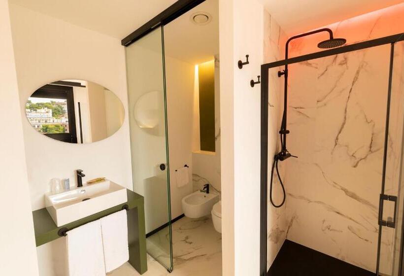 Номер Стандарт, The City