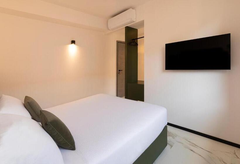 Номер Стандарт, The City