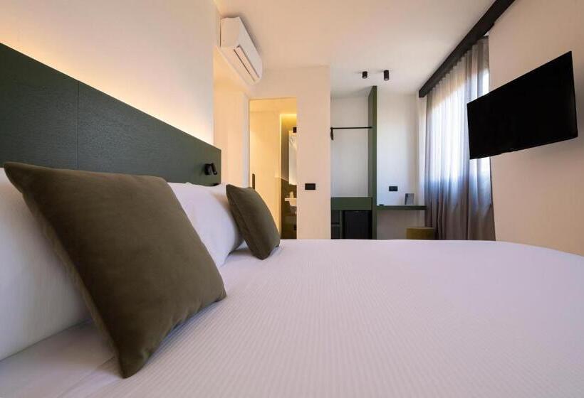 Номер Superior, The City