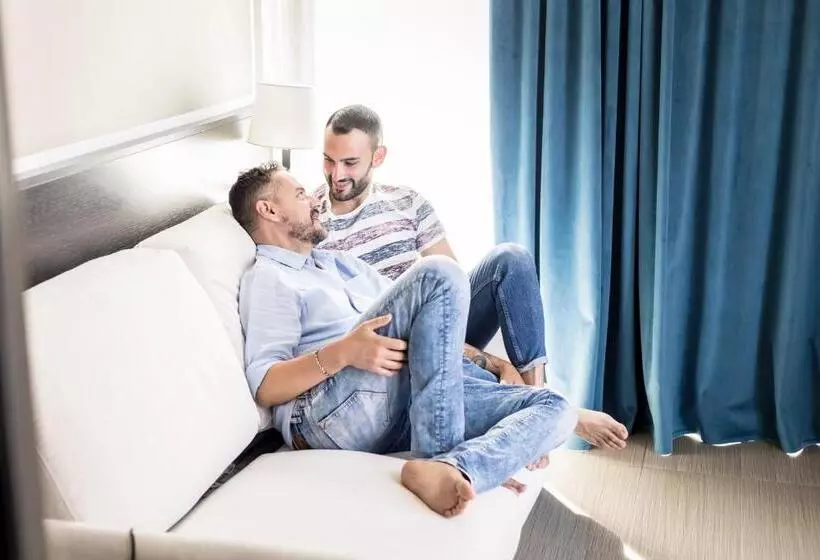 سوئیت با بالکن, The One Hotel   Designed For Adults   Pet Lovers