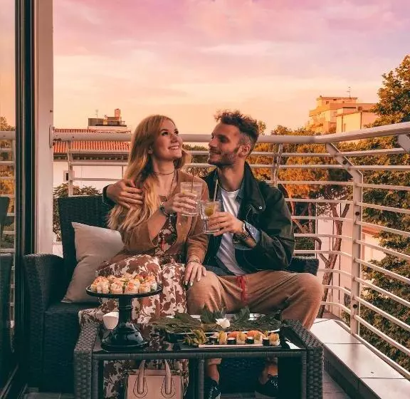 سوئیت با بالکن, The One Hotel   Designed For Adults   Pet Lovers