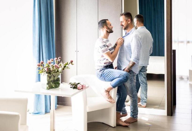 Люкс с Балконом, The One Hotel   Designed For Adults   Pet Lovers