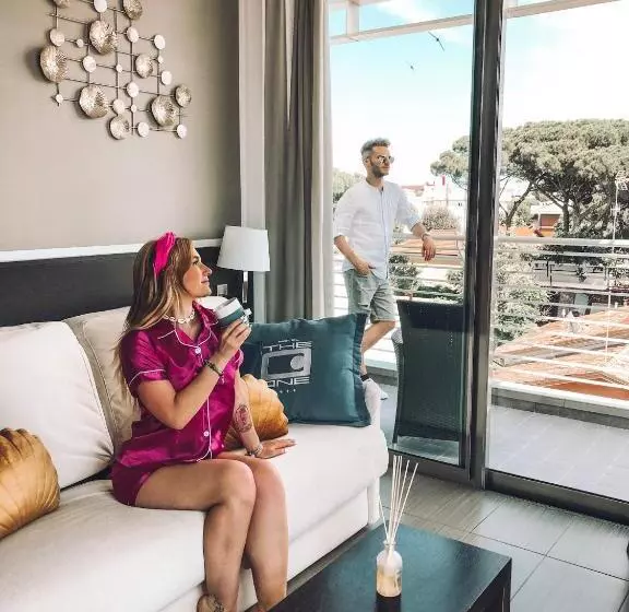 سوئیت با بالکن, The One Hotel   Designed For Adults   Pet Lovers