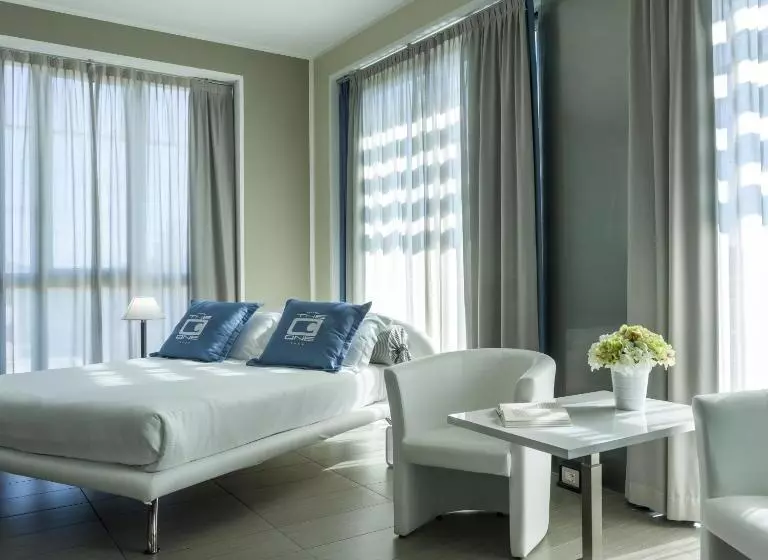 سوئیت با بالکن, The One Hotel   Designed For Adults   Pet Lovers