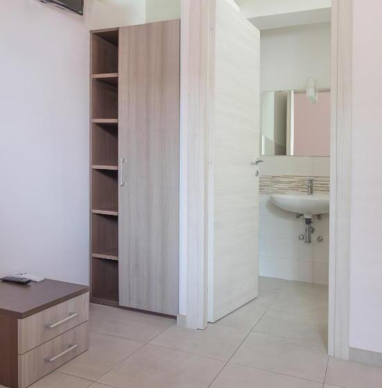 اتاق استاندارد یک نفره, B&b Opuntia