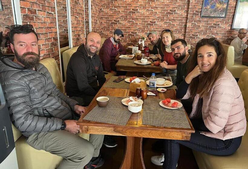 اتاق لوکس با بالکن, Himalayan Suite