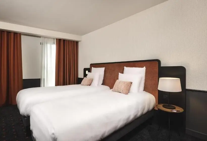 آپارتمان یک خوابه با دری مشترک که هال را جدا می کند., Mercure Bordeaux Centre Gare Atlantic