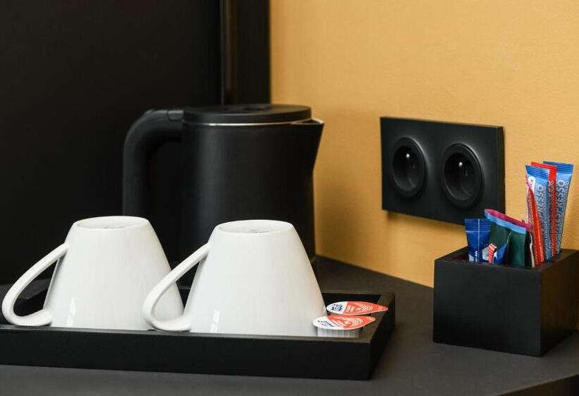 آپارتمان یک خوابه با دری مشترک که هال را جدا می کند., Mercure Bordeaux Centre Gare Atlantic