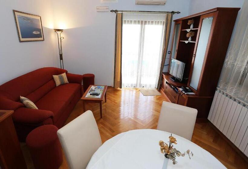 آپارتمان 1 خوابه با بالکن و چشم‌انداز دریا, Villa Ivana B&b