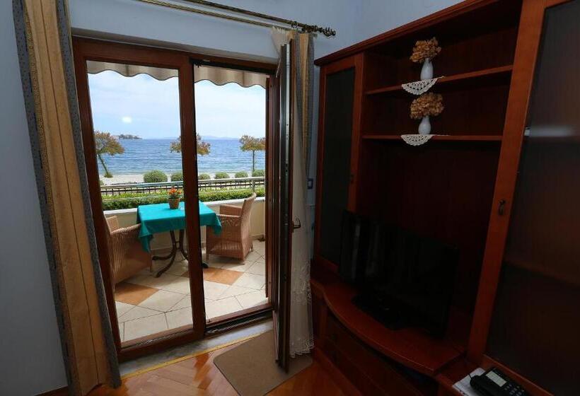 آپارتمان 1 خوابه با بالکن و چشم‌انداز دریا, Villa Ivana B&b