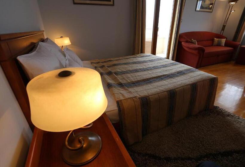 استودیو استاندارد با چشم‌انداز دریا و بالکن, Villa Ivana B&b