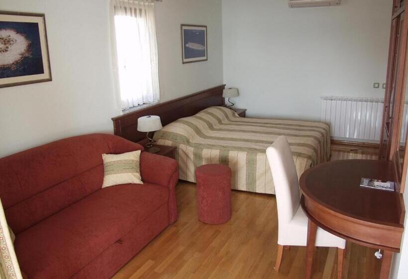 استودیو استاندارد با چشم‌انداز دریا و بالکن, Villa Ivana B&b