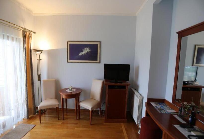 اتاق استاندارد با بالکن و چشم‌انداز دریا, Villa Ivana B&b