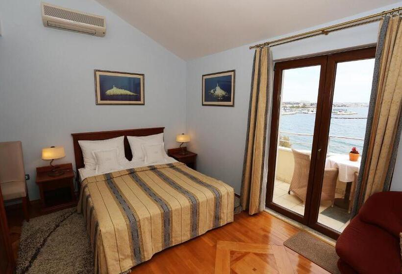 اتاق استاندارد با بالکن و چشم‌انداز دریا, Villa Ivana B&b