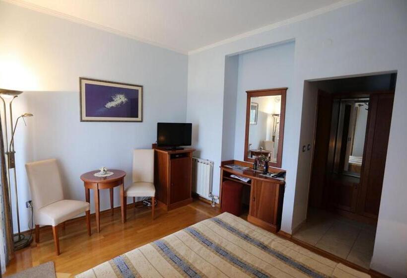 اتاق استاندارد با بالکن و چشم‌انداز دریا, Villa Ivana B&b