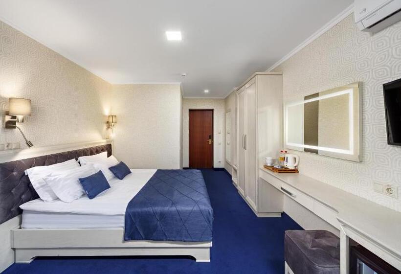 جناح جونيور, Eurohotel