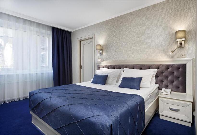 جناح جونيور, Eurohotel