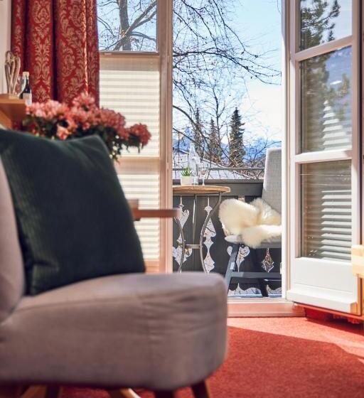 اتاق سوپریور یک تخته, Aschenbrenner