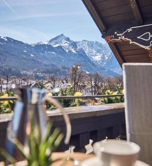 اتاق سوپریور, Aschenbrenner